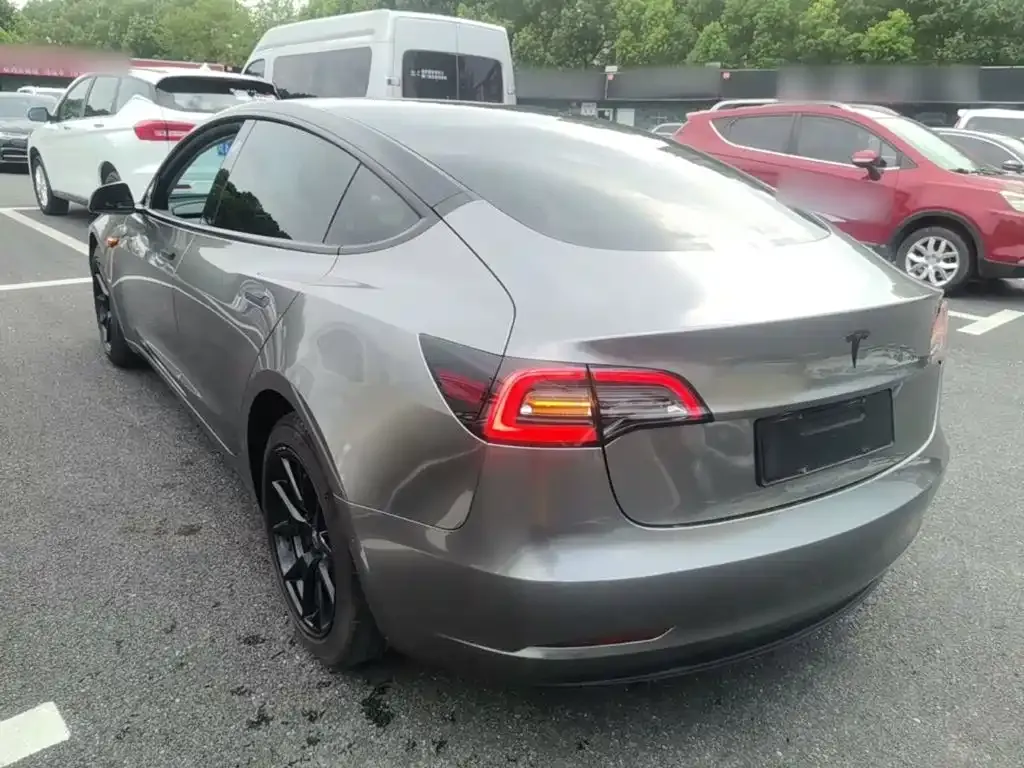 Tesla Model 3 — фото 10