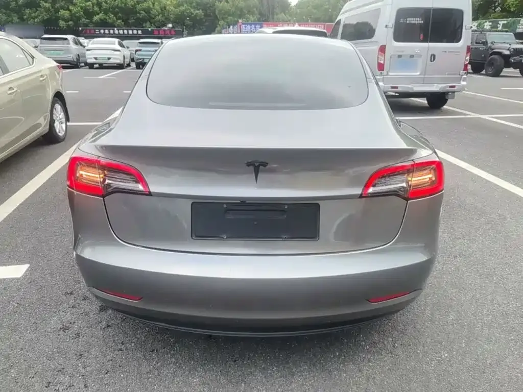 Tesla Model 3 — фото 8