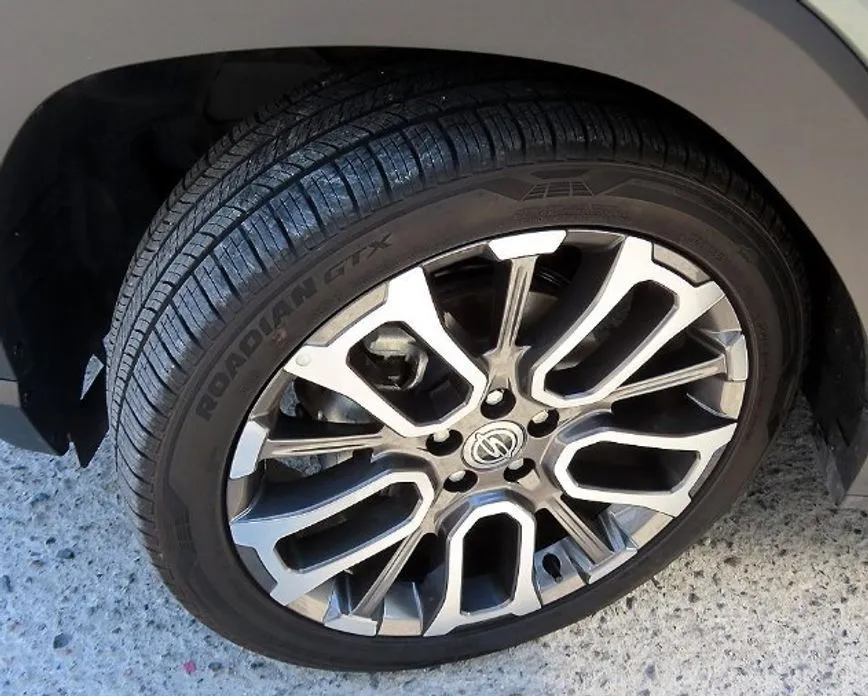 KG Mobility (Ssangyong) Torres — фото 9