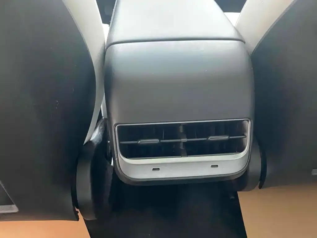 Tesla Model 3 — фото 3