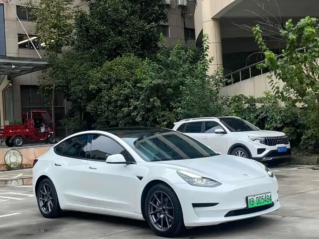 Tesla Model 3 — фото 9