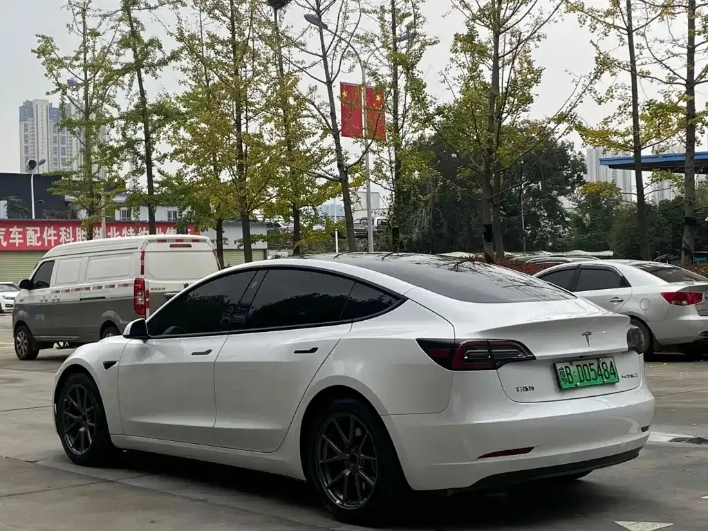 Tesla Model 3 — фото 5