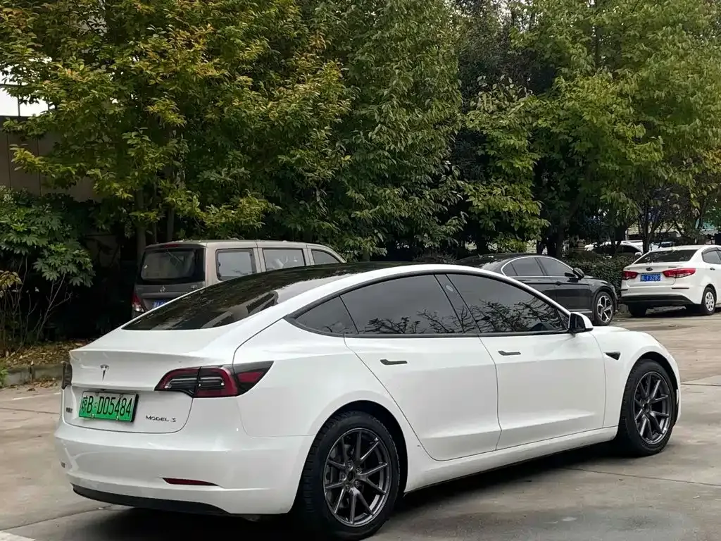 Tesla Model 3 — фото 7