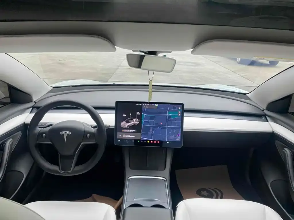 Tesla Model 3 — фото 2