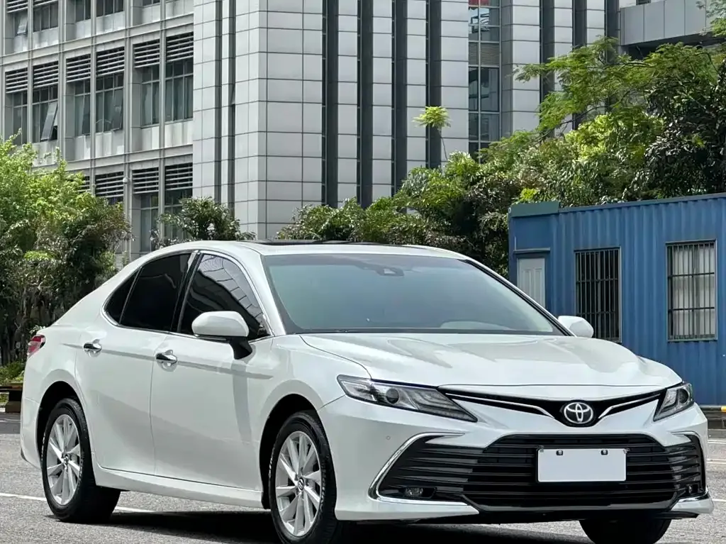 Toyota Camry — фото 4