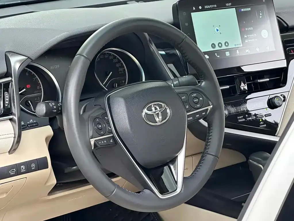 Toyota Camry — фото 10