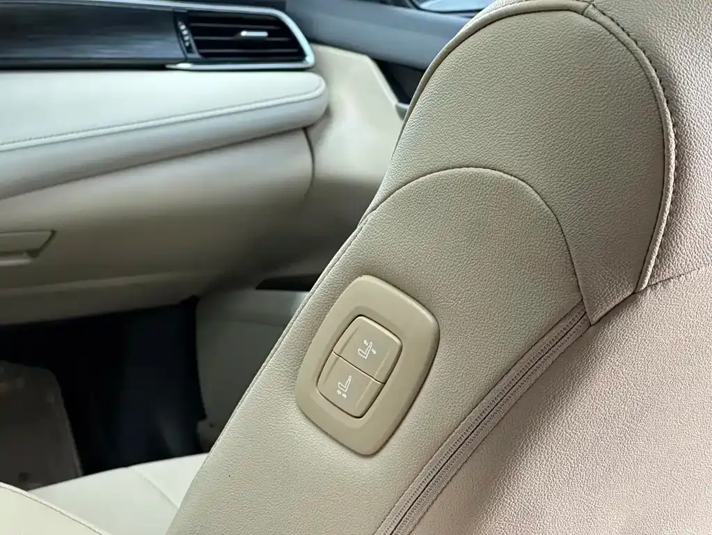 Toyota Camry — фото 3