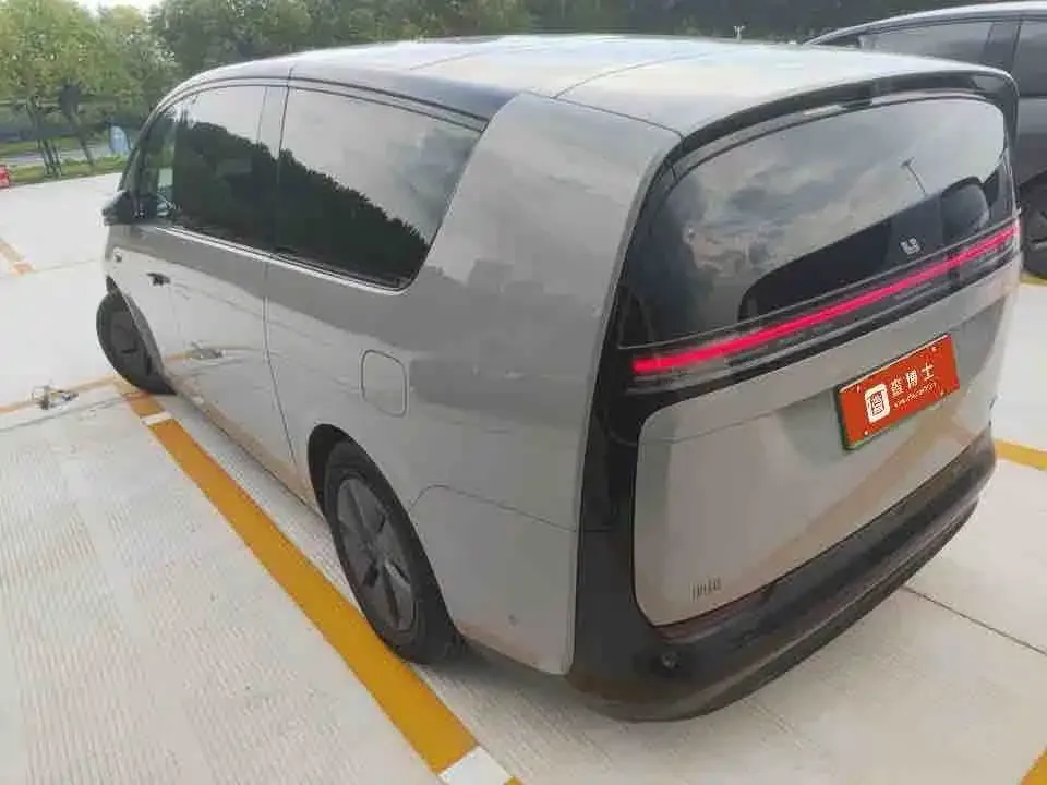 Li Auto MEGA — фото 9