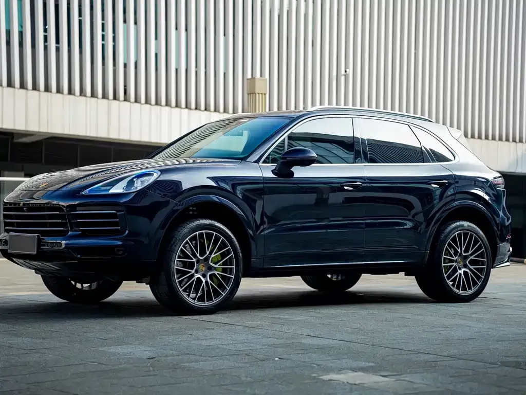 Porsche Cayenne — фото 1