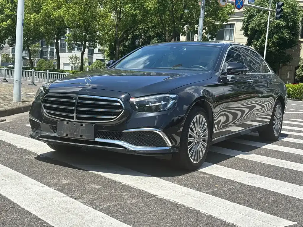 Mercedes-Benz E-Class — фото 1