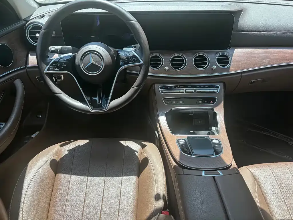 Mercedes-Benz E-Class — фото 10