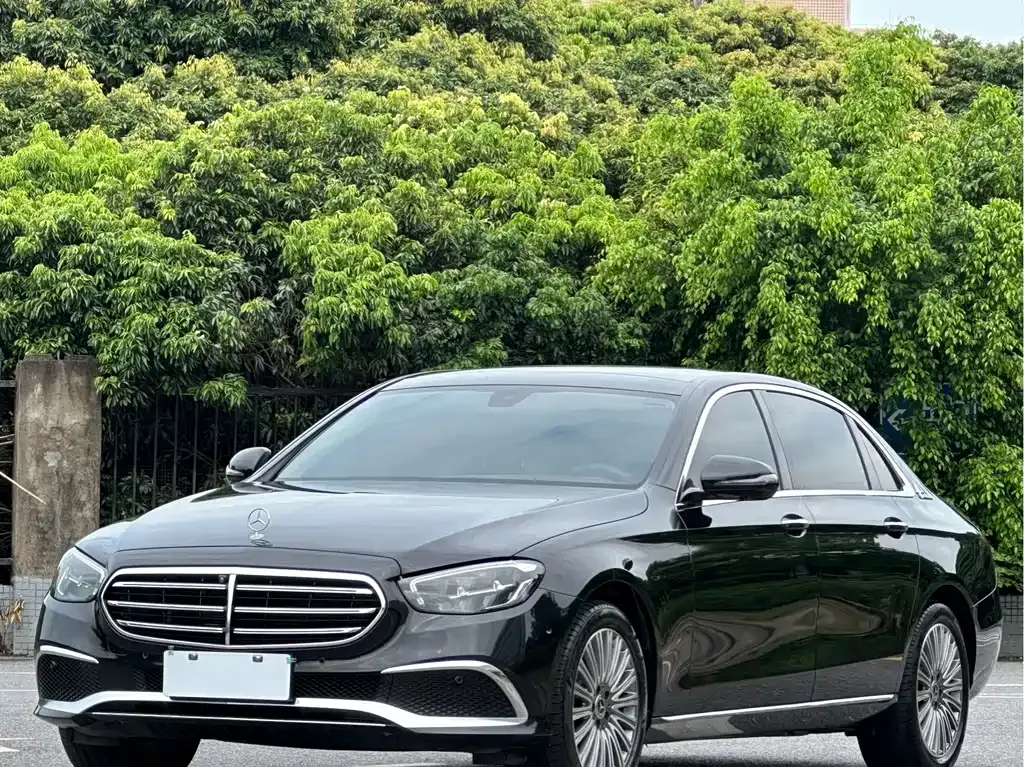Mercedes-Benz E-Class — фото 1