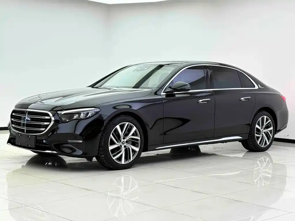Mercedes-Benz E-Class — фото 1