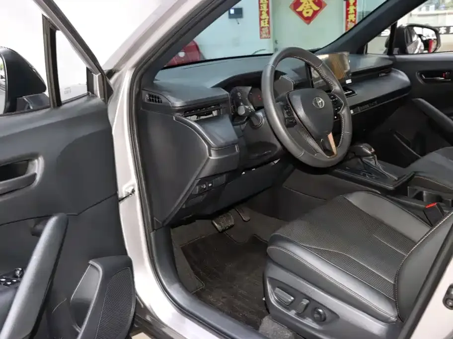 Toyota Corolla Cross — фото 2