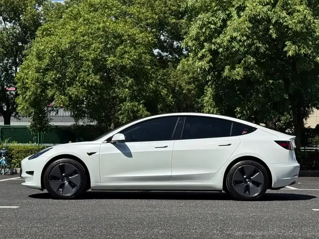 Tesla Model 3 — фото 8