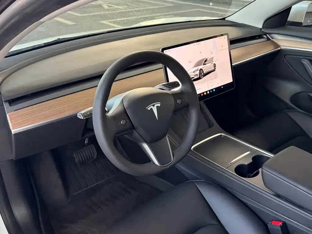 Tesla Model 3 — фото 3