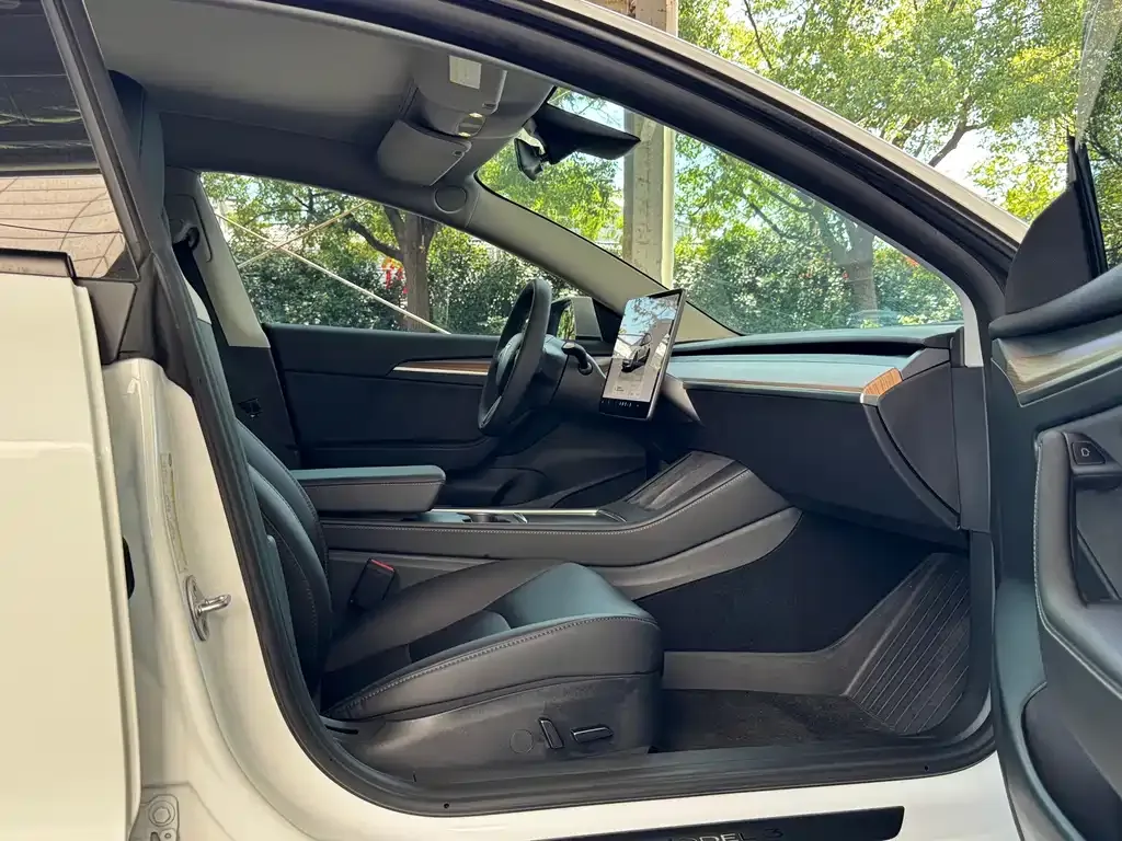 Tesla Model 3 — фото 6