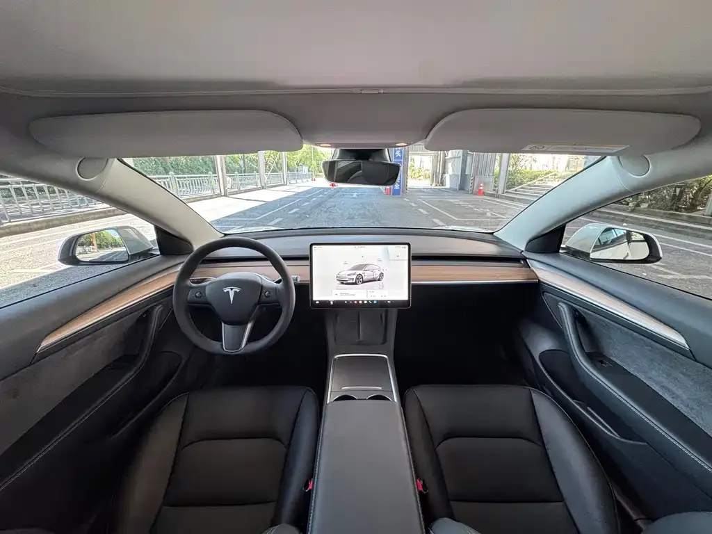 Tesla Model 3 — фото 9