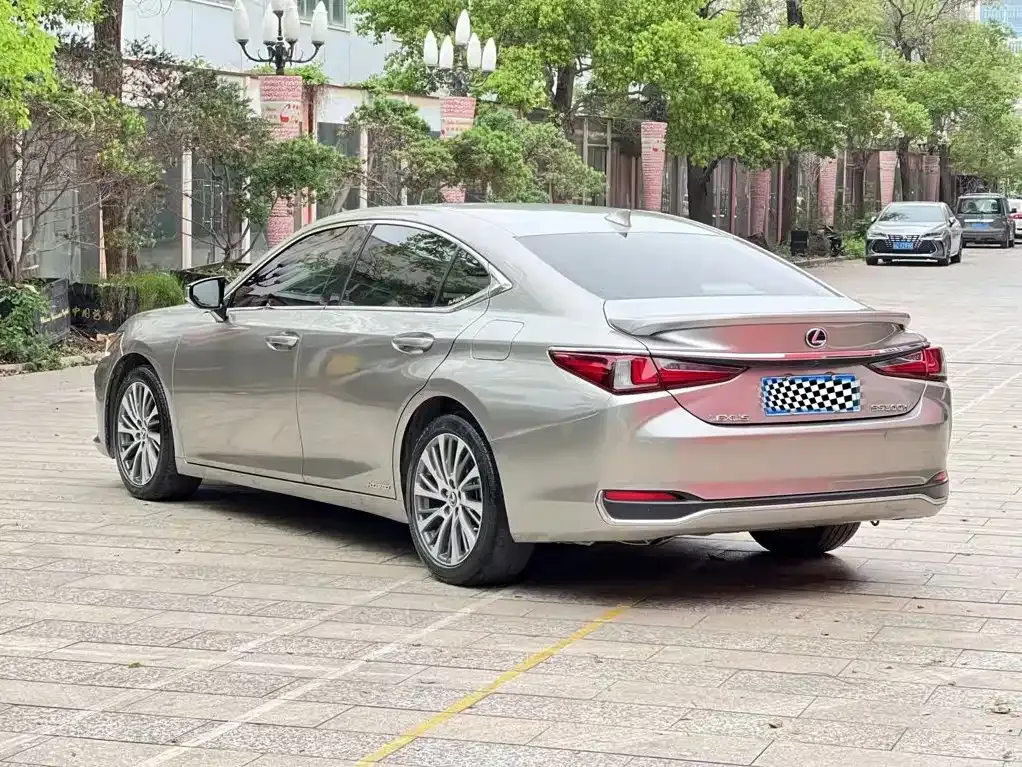 Lexus ES — фото 5