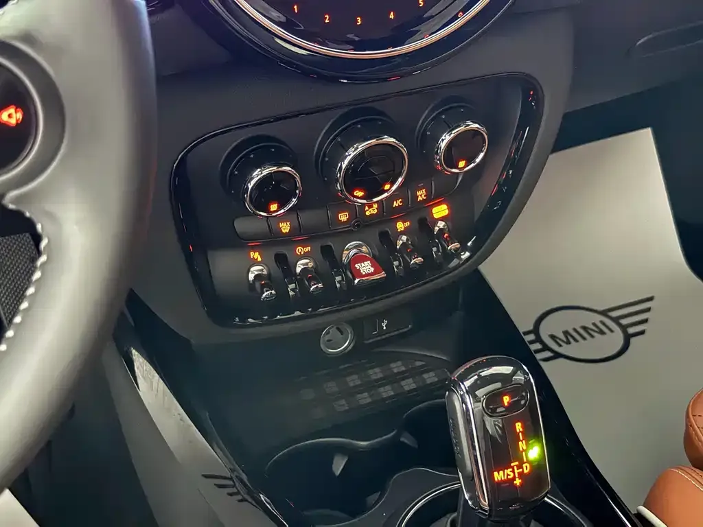 MINI Clubman — фото 2