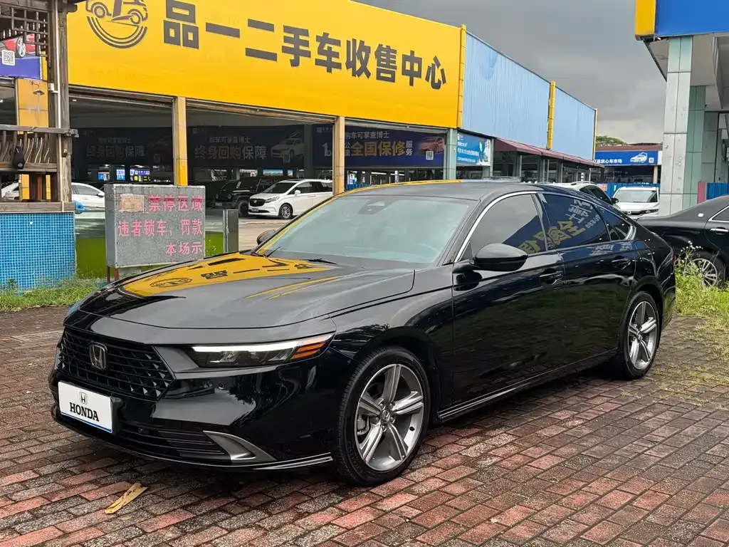 Honda Accord — фото 1