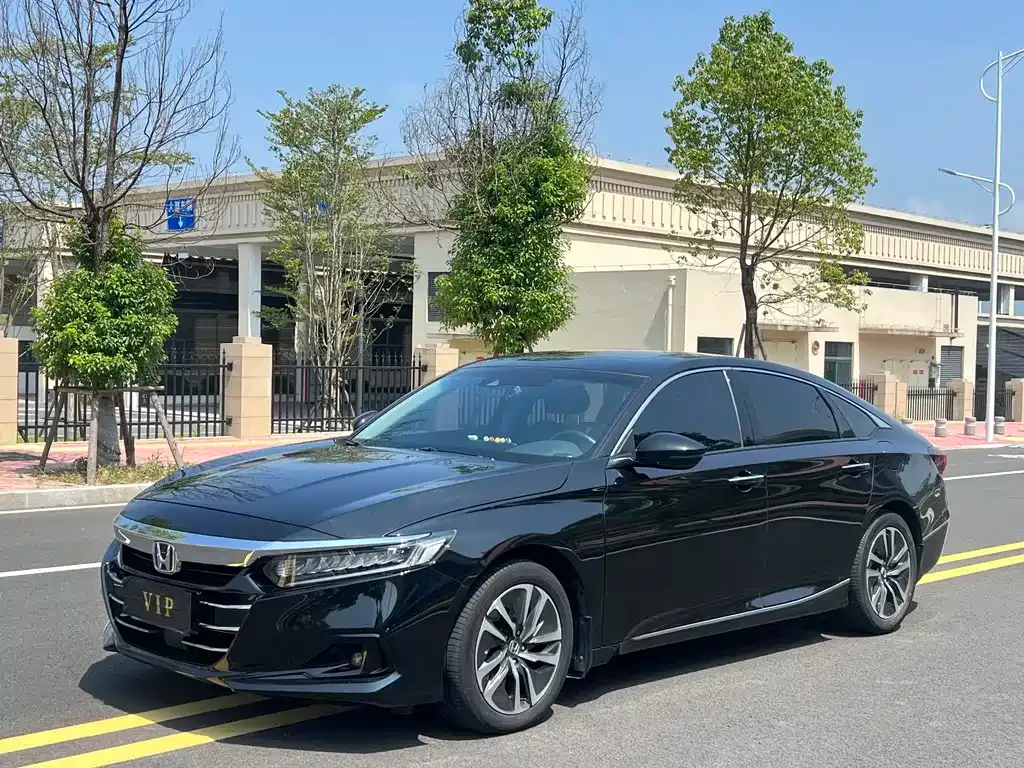 Honda Accord — фото 1