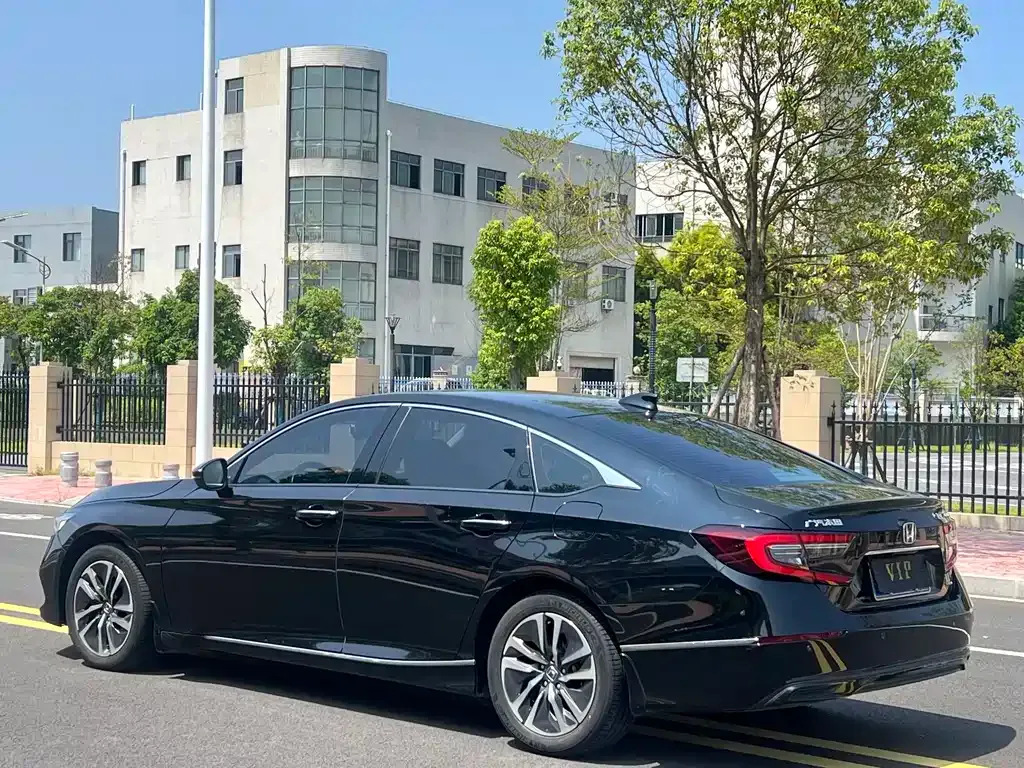 Honda Accord — фото 7