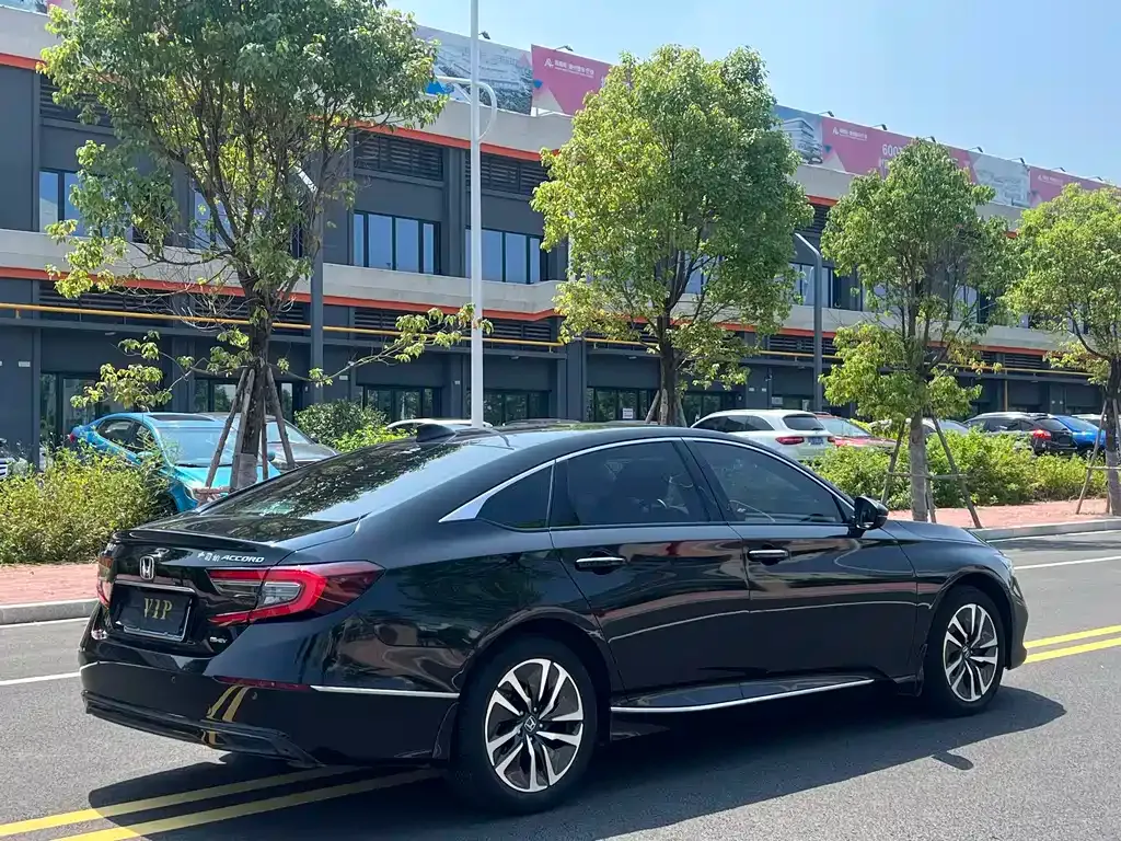 Honda Accord — фото 9