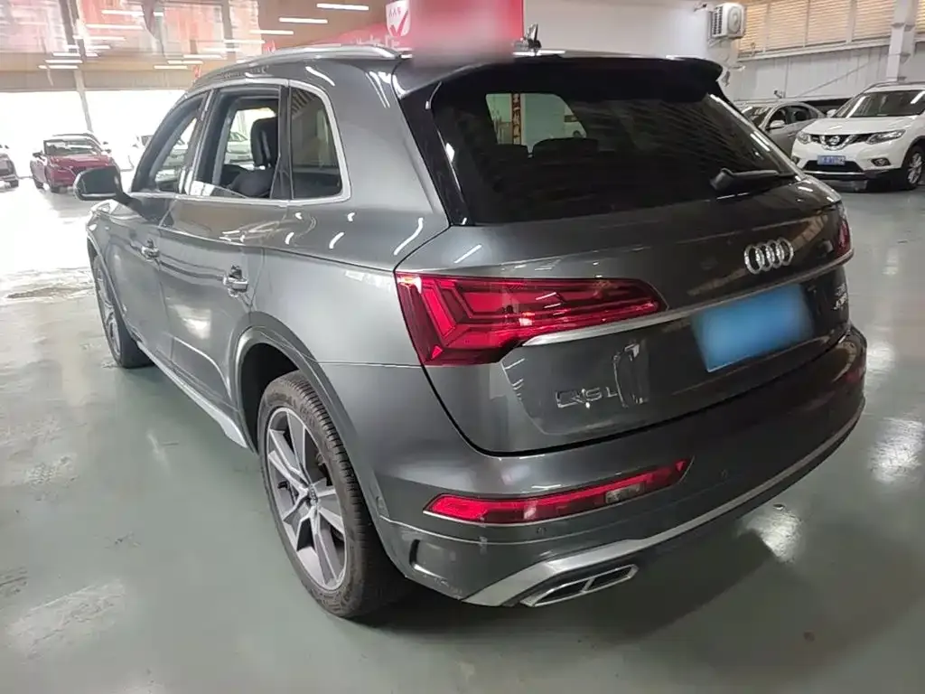 Audi Q5L — фото 10