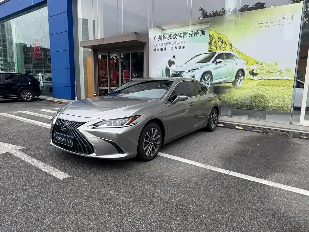Lexus ES — фото 1