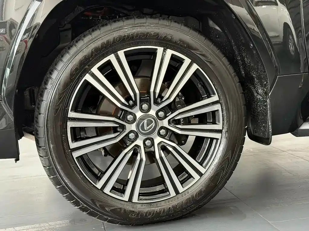 Lexus LX — фото 4