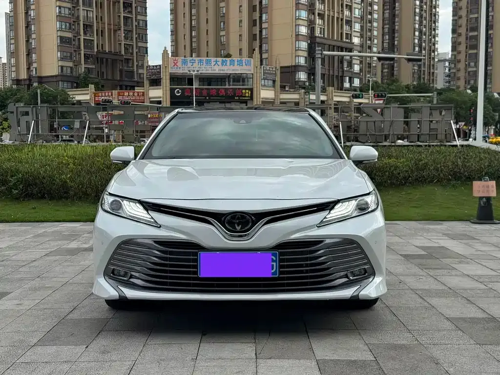 Toyota Camry — фото 2