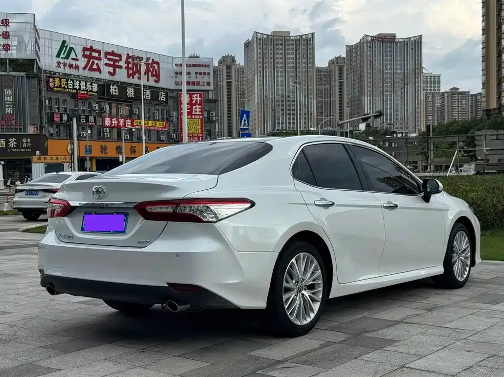 Toyota Camry — фото 7