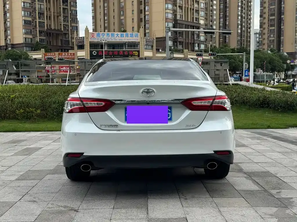 Toyota Camry — фото 10