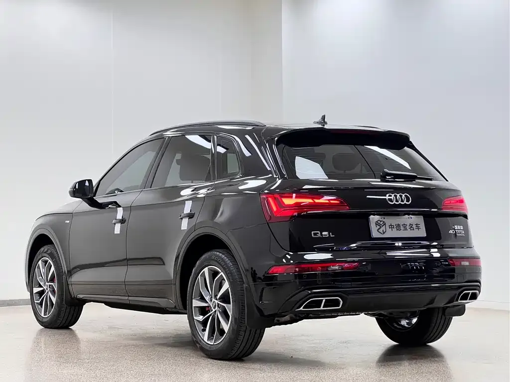Audi Q5L — фото 10