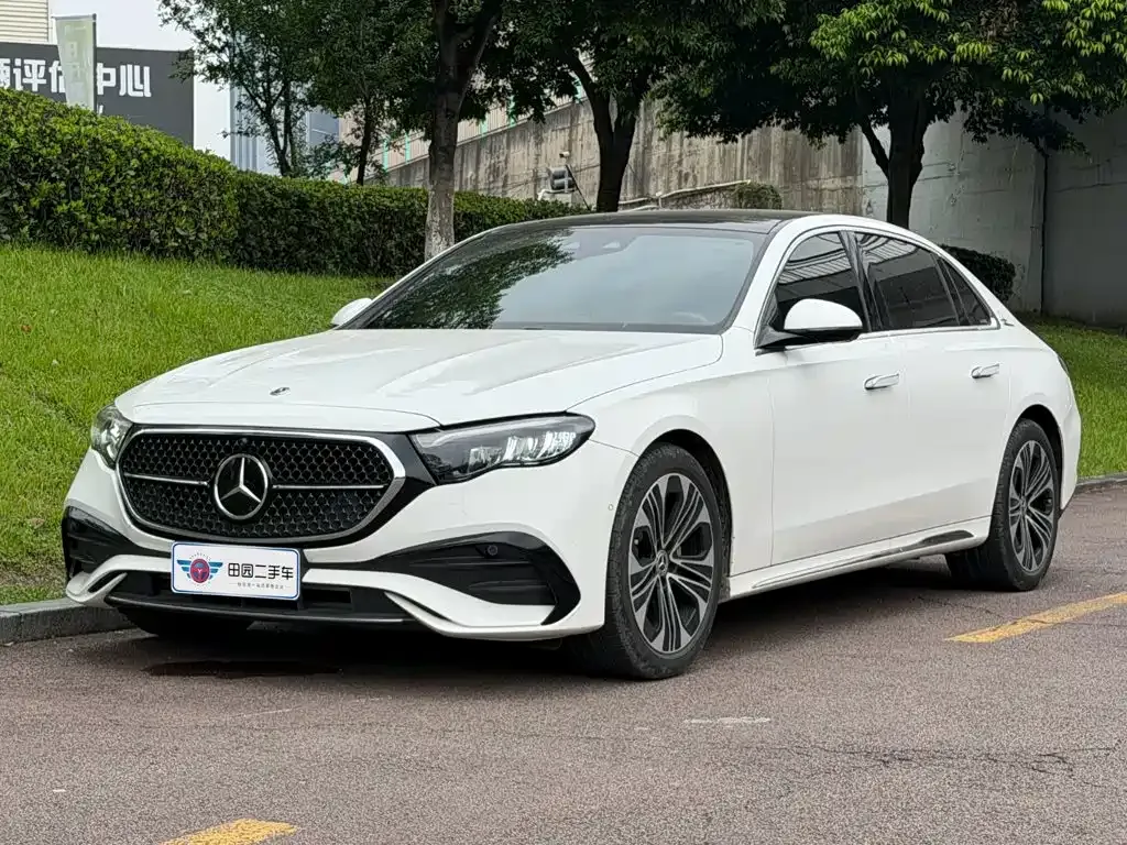 Mercedes-Benz E-Class — фото 1