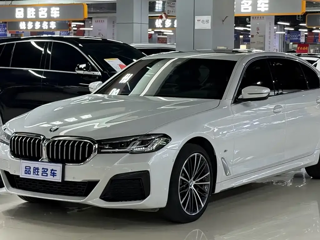 BMW 5 Series — фото 1