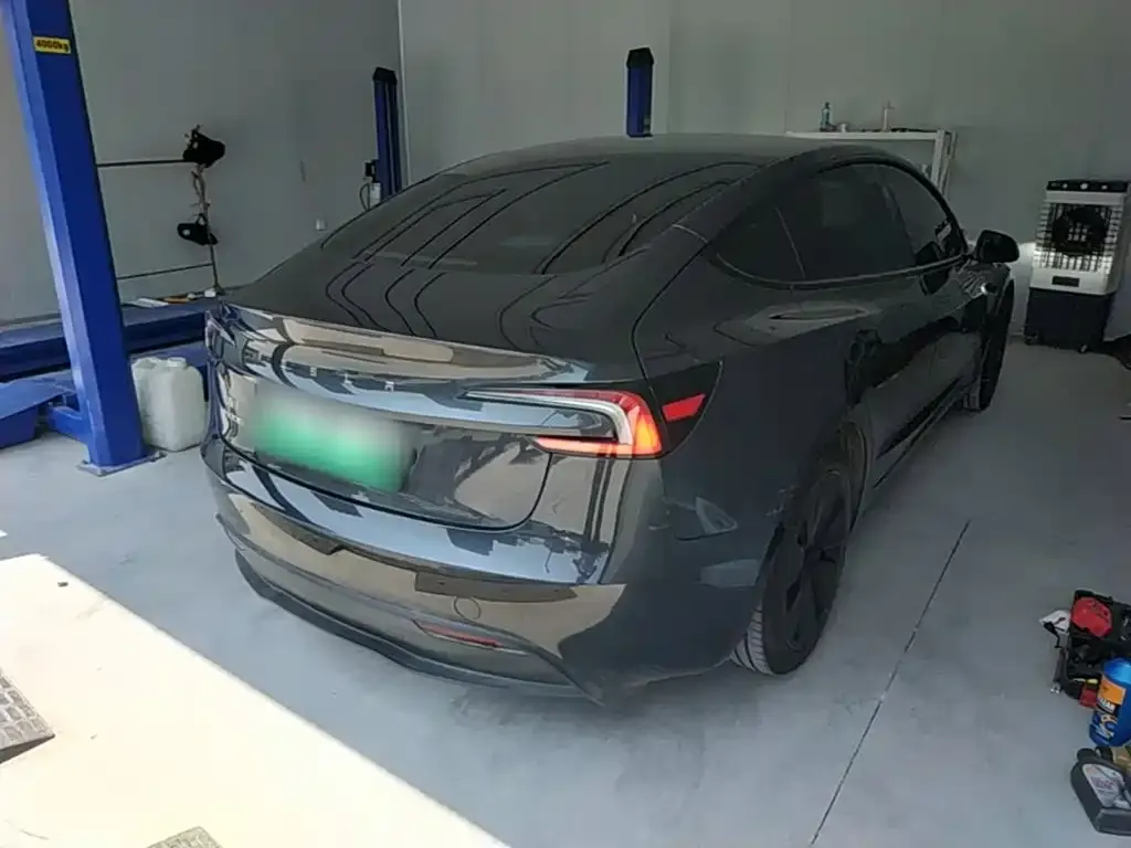 Tesla Model 3 — фото 4