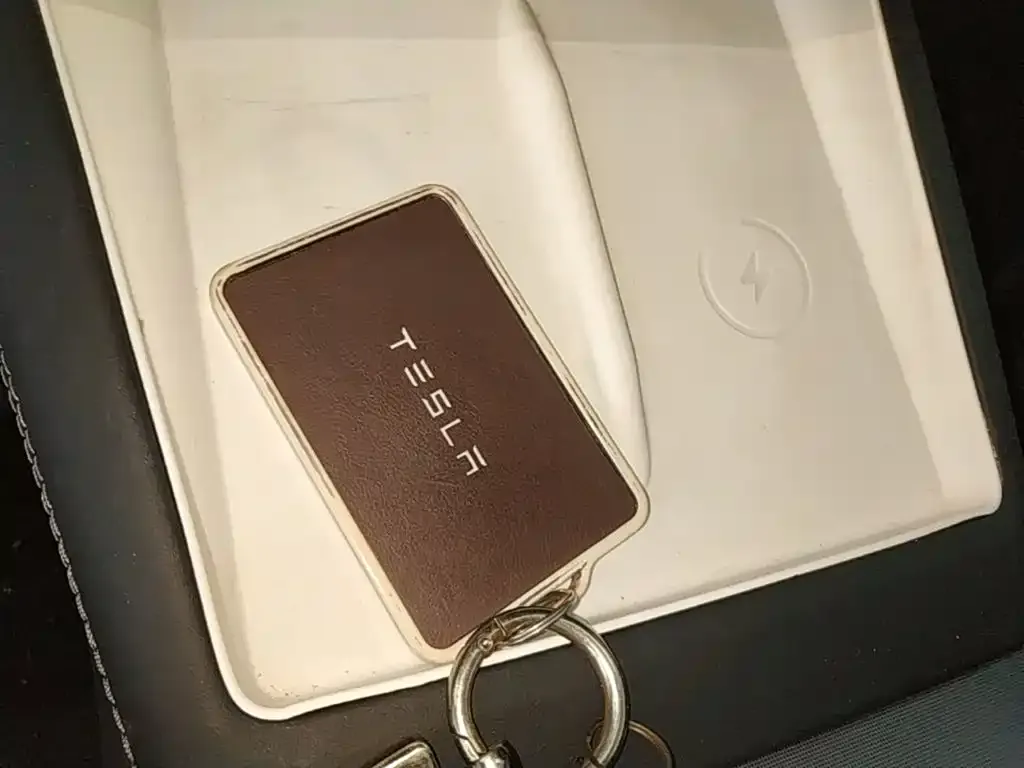 Tesla Model 3 — фото 2