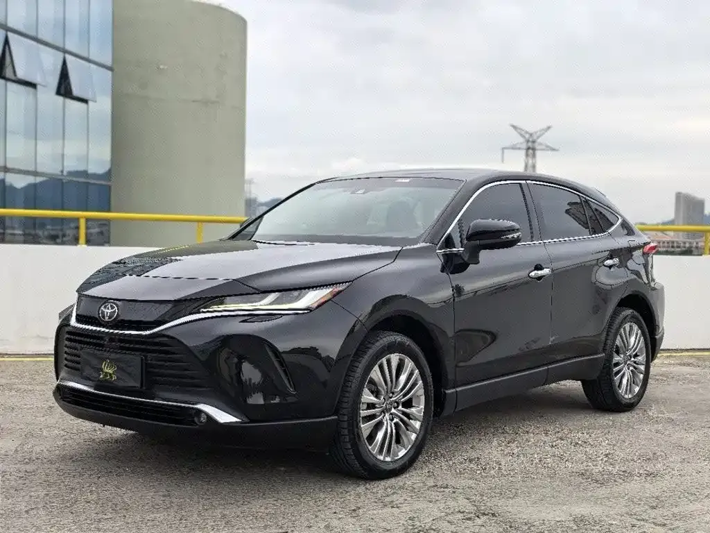 Toyota Harrier — фото 1