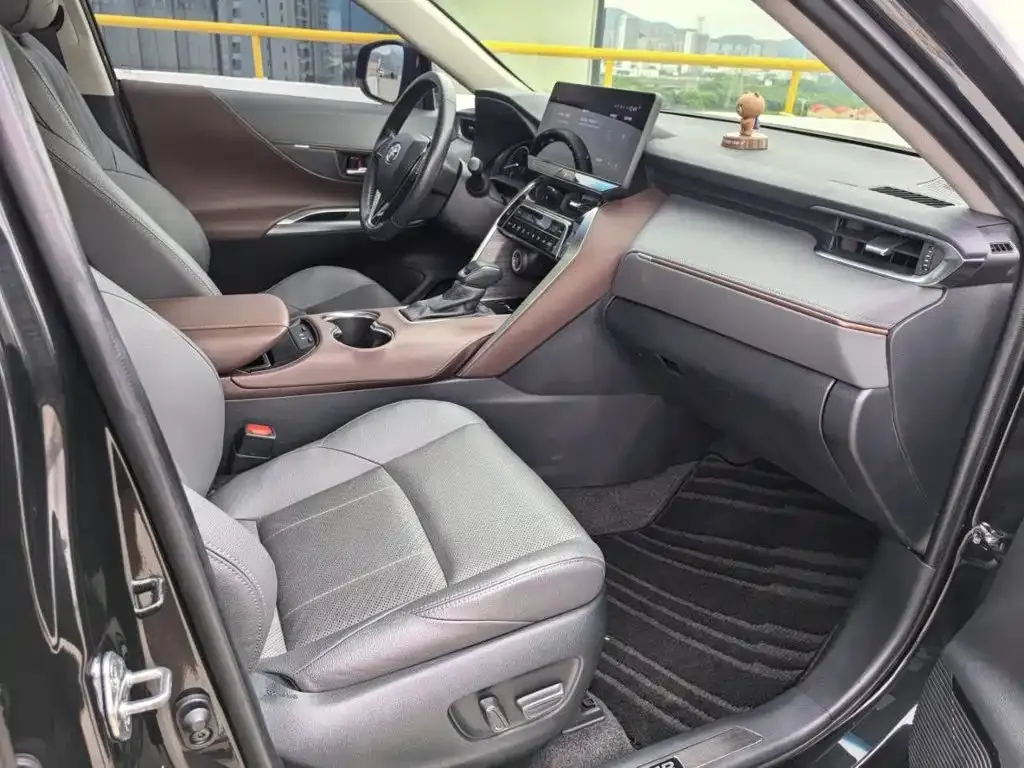 Toyota Harrier — фото 2