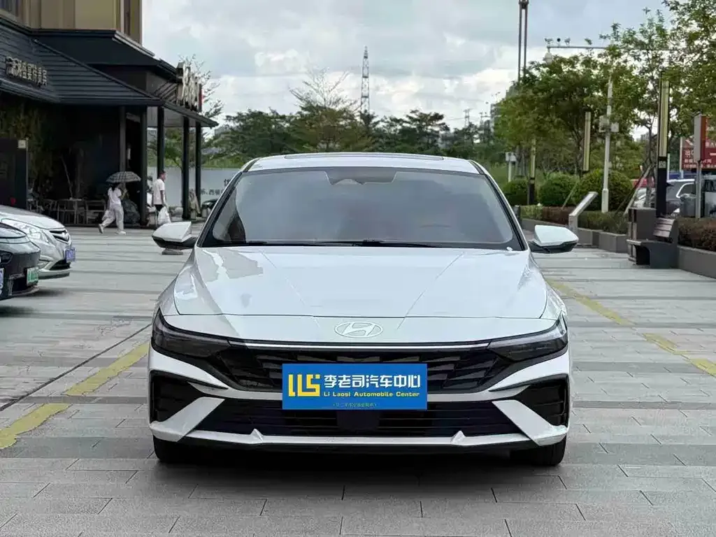 Hyundai Elantra — фото 5