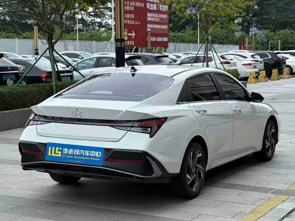 Hyundai Elantra — фото 6