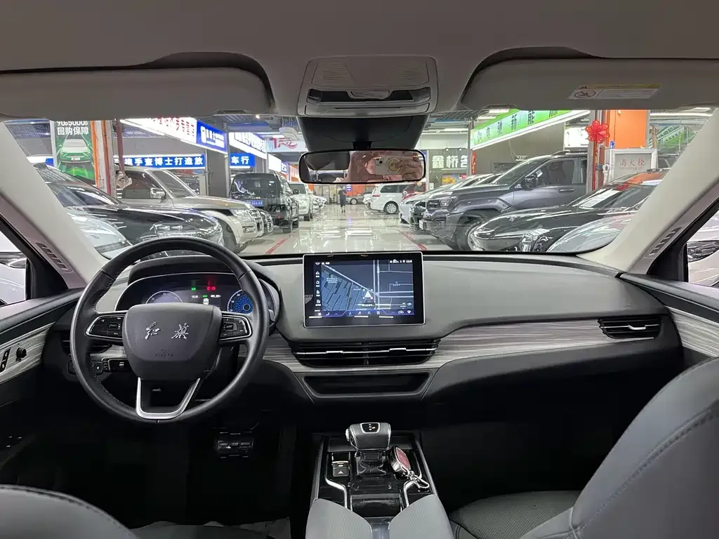 Hongqi E-QM5 — фото 3