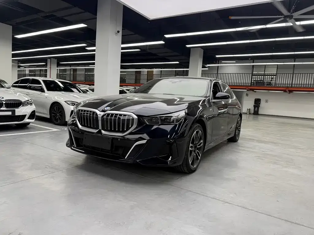 BMW 5 Series — фото 1