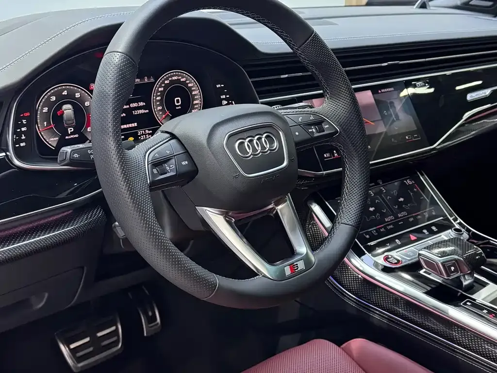 Audi SQ7 — фото 9