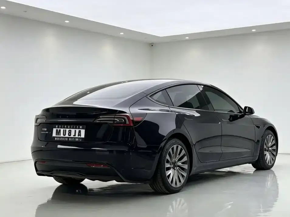 Tesla Model 3 — фото 2