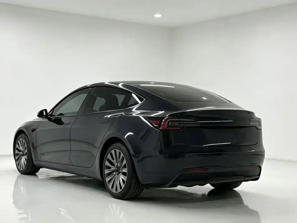Tesla Model 3 — фото 4