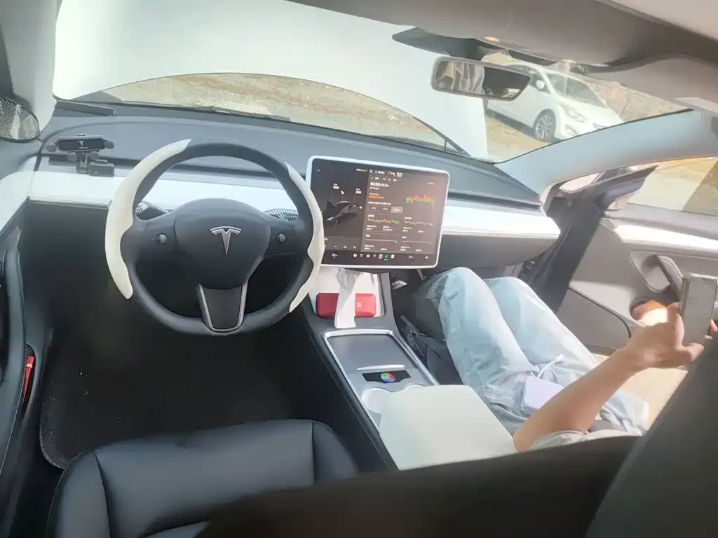 Tesla Model 3 — фото 6
