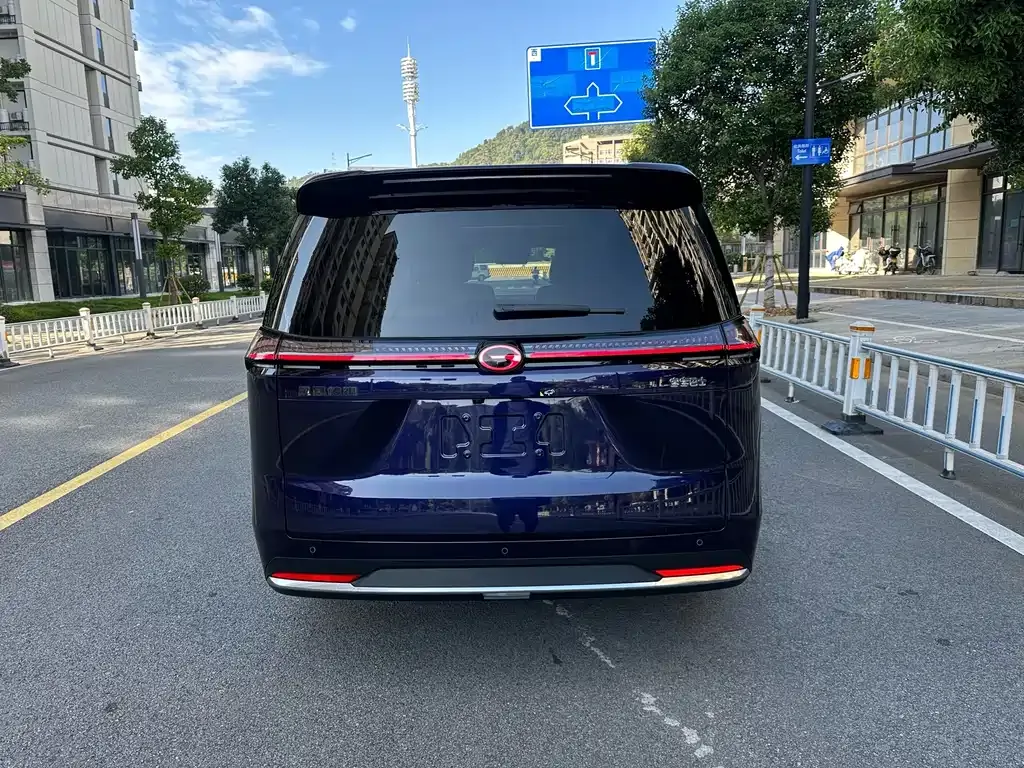 GAC Motor 传祺E8 PHEV — фото 10